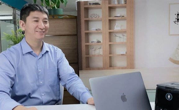 研究表明:手机危害睡眠,甚至会导致打鼾。他们的做法为什么值得我们学习?